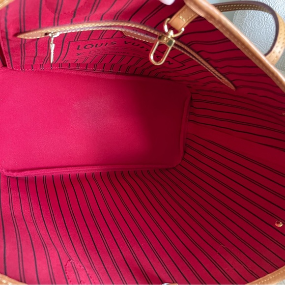 Louis Vuitton Neverfull MM Cerise - Picture 4 of 16